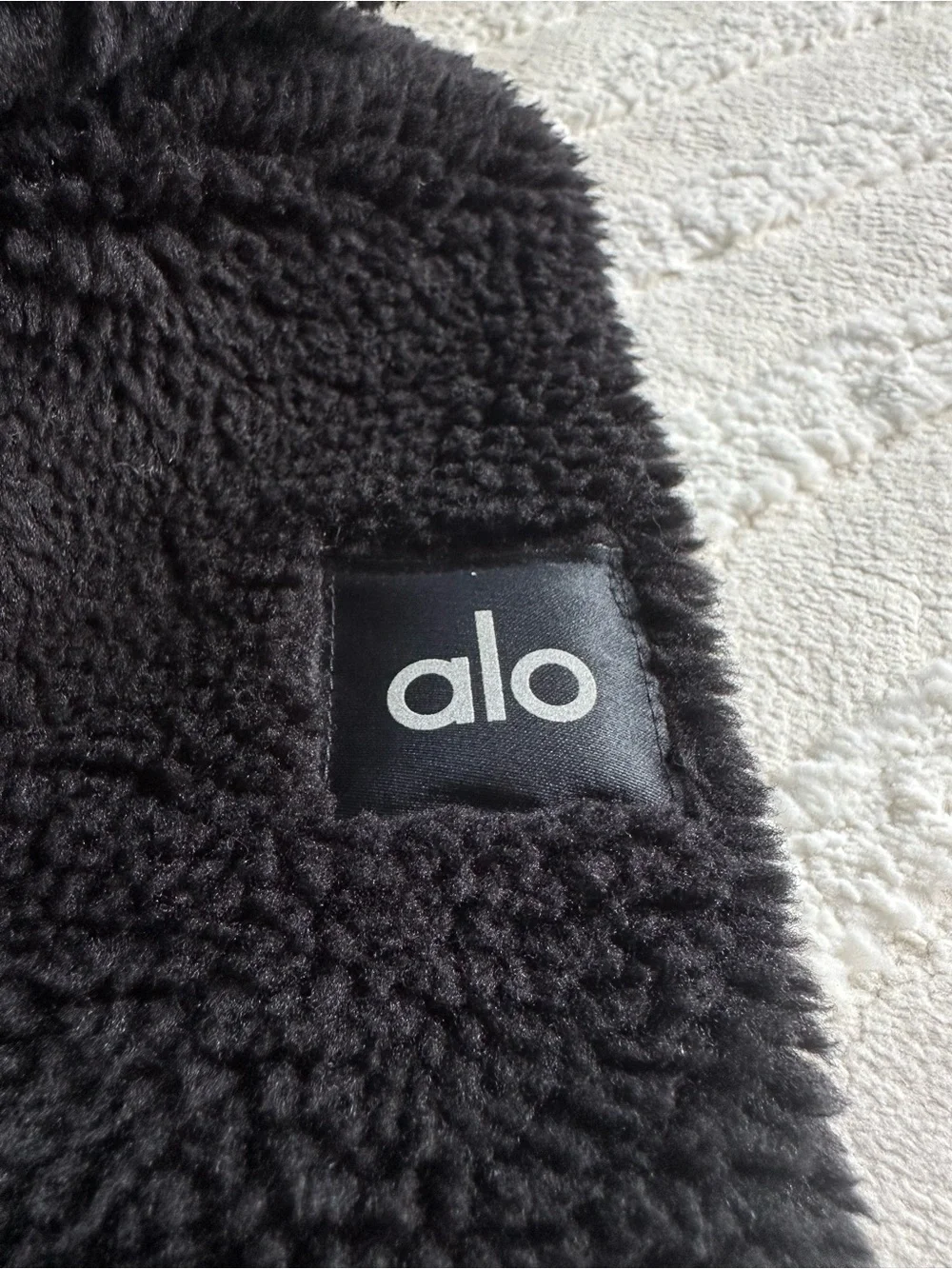 Alo | Foxy Sherpa Jacket | Black | Cropped
